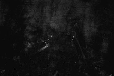 Siyah ve gri desenli duvar, koyu çimento kenarları.