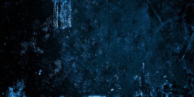 Arka plan için korkutucu koyu mavi çatlak duvar