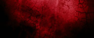 Duvar karanlığı korkunç. Arka plan için koyu çimento. Çiziklerle dolu korkunç bir duvar.