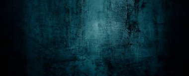 Duvar karanlığı korkunç. Arka plan için koyu çimento. Çiziklerle dolu korkunç bir duvar.