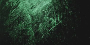 Korku ve korkunç çimento. Duvarlar leke ve çiziklerle dolu..