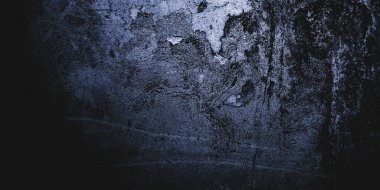 Korku ve korkunç çimento. Duvarlar leke ve çiziklerle dolu..