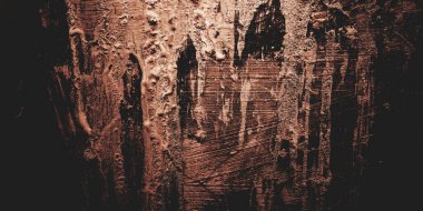 Korku ve korkunç çimento. Duvarlar leke ve çiziklerle dolu..