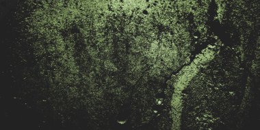 Arka plan için koyu çimento. Lekeler ve çiziklerle dolu eski püskü duvarlar..