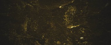 Eski püskü, sarı beton bir duvar. Koyu kahverengi duvar beton veya çimento