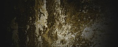 Eski püskü, sarı beton bir duvar. Koyu kahverengi duvar beton veya çimento