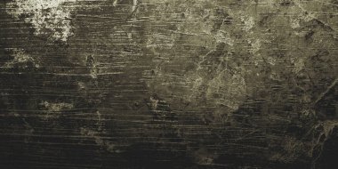 Korkunç çiziklerle dolu eski püskü beton duvarlar.