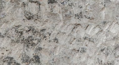 Gri beton duvar dokusu, beyaz alçılı duvar dokusu veya arka plan, dağınık sokak duvarı.