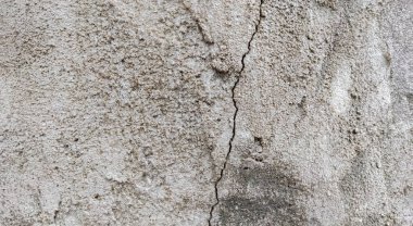 Gri beton duvar dokusu, beyaz alçılı duvar dokusu veya arka plan, dağınık sokak duvarı.