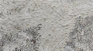 Gri beton duvar dokusu, beyaz alçılı duvar dokusu veya arka plan, dağınık sokak duvarı.