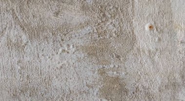 Gri beton duvar dokusu, beyaz alçılı duvar dokusu veya arka plan, dağınık sokak duvarı.