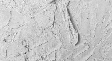 Gri beton duvar dokusu, beyaz alçılı duvar dokusu veya arka plan, dağınık sokak duvarı.