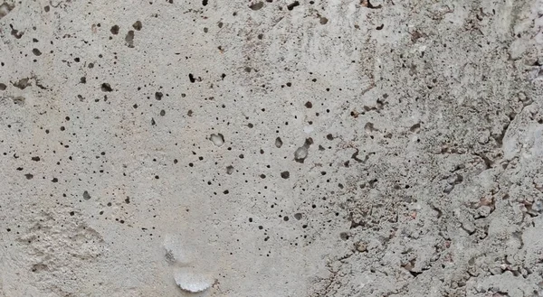 Gri beton duvar dokusu, beyaz alçılı duvar dokusu veya arka plan, dağınık sokak duvarı.