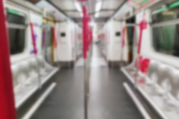 지하철에서 사람들 기차역 안에서 방어하는 — 스톡 사진