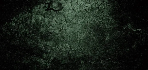 Korkunç karanlık duvar, arka plan için kirli çimento dokusu, çiziklerle dolu bir duvar.