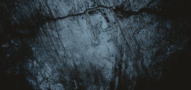 Duvar çiziklerle dolu. Arka plan için kirli çimento dokusu, korkutucu koyu duvar. Kara duvar.