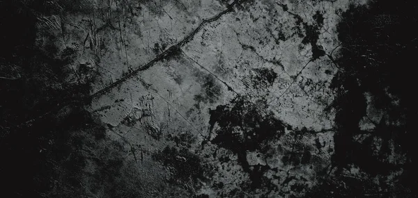 Duvar çiziklerle dolu. Arka plan için kirli çimento dokusu, korkutucu koyu duvar. Kara duvar.