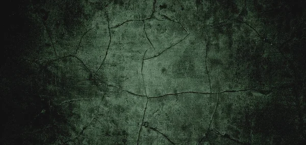 Duvar çiziklerle dolu. Arka plan için kirli çimento dokusu, korkutucu koyu duvar. Kara duvar.