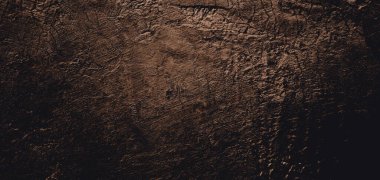 Duvar çiziklerle dolu. Arka plan için kirli çimento dokusu, korkutucu koyu duvar. Kara duvar.