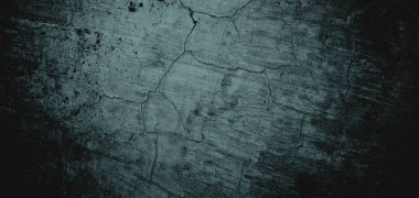 Duvar çiziklerle dolu. Arka plan için kirli çimento dokusu, korkutucu koyu duvar. Kara duvar.