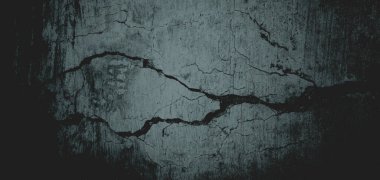 Duvar çiziklerle dolu. Arka plan için kirli çimento dokusu, korkutucu koyu duvar. Kara duvar.