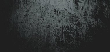 Duvar çiziklerle dolu. Arka plan için kirli çimento dokusu, korkutucu koyu duvar. Kara duvar.