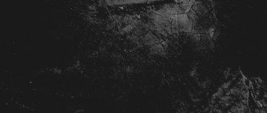 Duvar çiziklerle dolu. Arka plan için kirli çimento dokusu, korkutucu koyu duvar. Kara duvar.