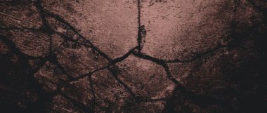 Duvar çiziklerle dolu. Arka plan için kirli çimento dokusu, korkutucu koyu duvar. Kara duvar.