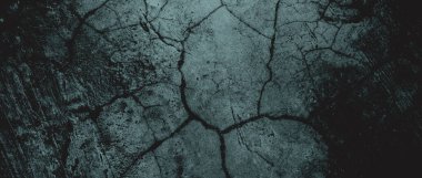 Duvar çiziklerle dolu. Arka plan için kirli çimento dokusu, korkutucu koyu duvar. Kara duvar.