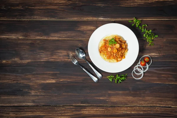 Spaghetti Sausages Organic Tomato Sauce Plate Top Parsley Spoon Fork — Stock Photo, Image