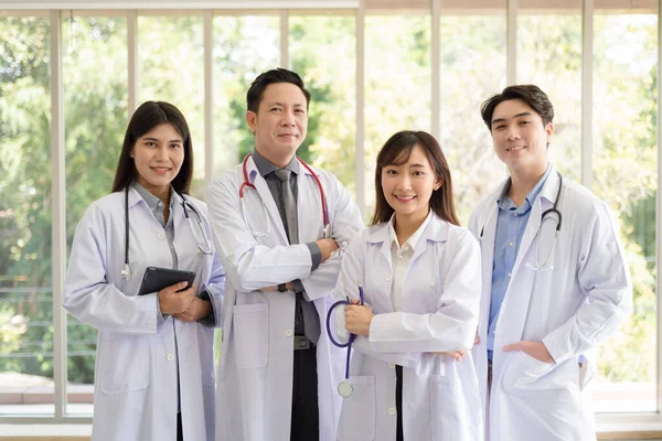 Group Asian Doctors Team Portrait White Lab Coat Professional Uniform — Stockfoto