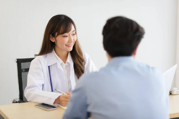 Asian Doctor Woman White Professional Lab Coat Examining Diagnose Patient — 스톡 사진