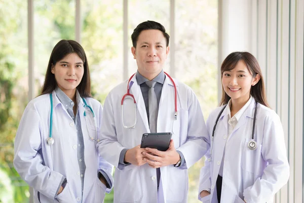 Group Asian Doctors Team Portrait White Lab Coat Professional Uniform — Stock Fotó