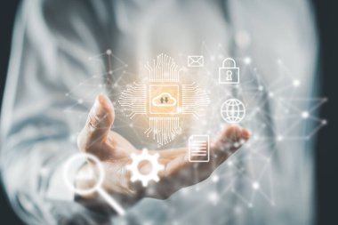 Küresel iş için veri transferi ve depolama bulut hesaplama teknolojisi kavramı. İletişim ve indirme hizmeti için gelecekteki bilgi çözümleri.