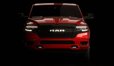 Almaty, Kazakistan-Haziran 2022: Dodge RAM 1500 kamyonu koyu arkaplanda. 3d hazırlayıcı