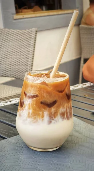 Öğle yemeği molasında soğuk kahve, Portekiz