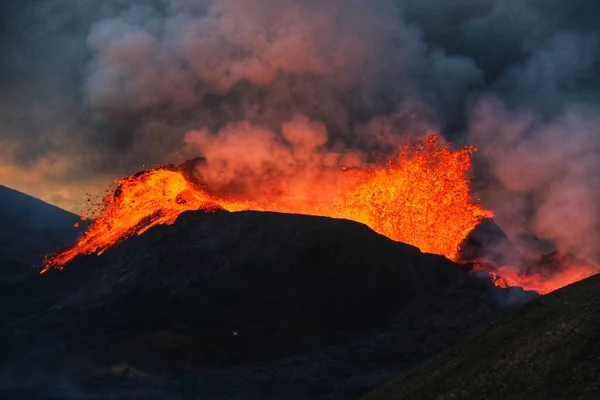Fagradalsfall volkanik lav patlaması, İzlanda