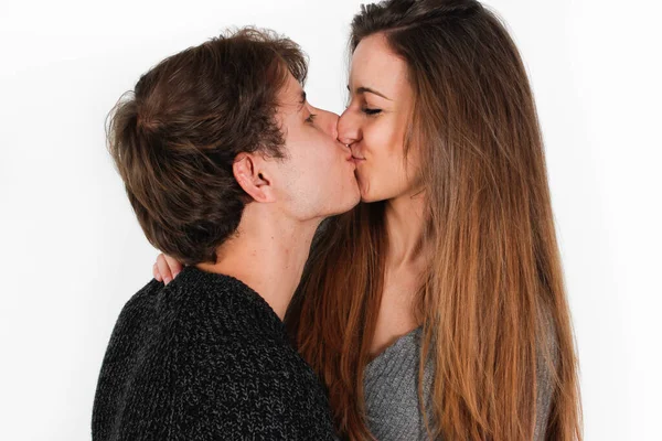 Beautiful young couple kissing in a funny way — Stockfoto