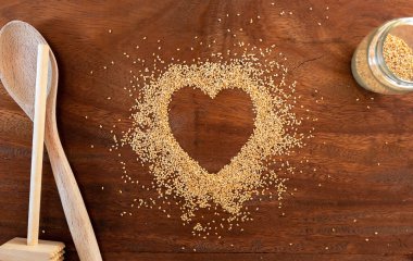 Organik Kızarmış Susam Kalp Şeklinde Tohumlar