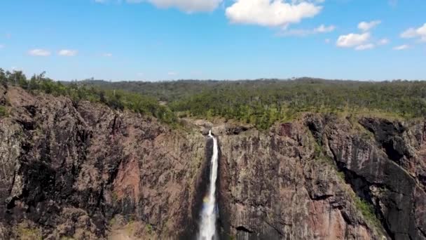 Vista Aérea Superior Del Dron Desde Ojo Pájaro Wallaman Falls — Vídeos de Stock