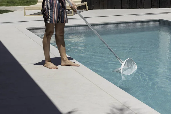 Unrecognizable Man Cleaning Swimming Pool Manually White Cleaning Net His — Stockfoto