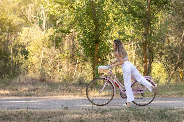 Side View Young Elegant Woman Getting Retro Pink Bike Middle — Zdjęcie stockowe