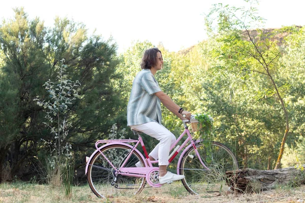 Side View Young Man Riding Bike Nature Breathing Fresh Air — Zdjęcie stockowe