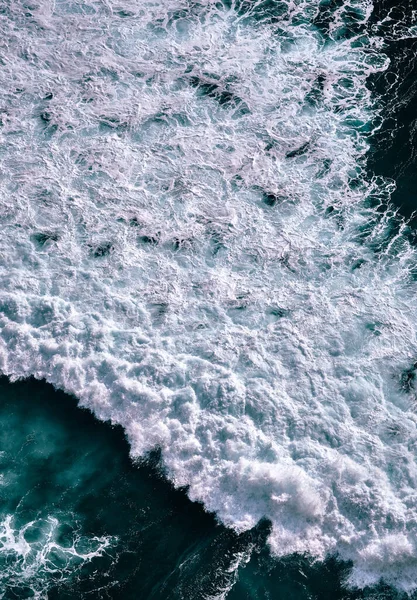 Vue Aérienne Des Vagues Dans Océan Vagues Éclaboussantes Eau Mer — Photo