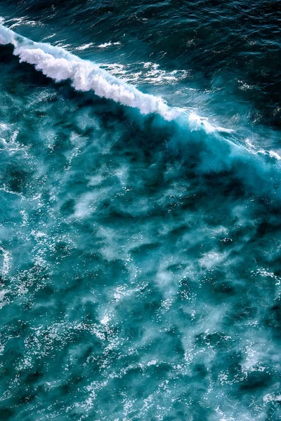 Vista Aérea Para Ferver Ondas Com Espuma Ondas Mar Encontram — Fotografia de Stock