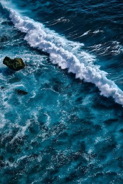 Vista Aérea Olas Hirvientes Con Espuma Las Olas Del Mar — Foto de Stock