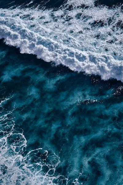 Vista Aérea Para Ferver Ondas Com Espuma Ondas Mar Encontram — Fotografia de Stock