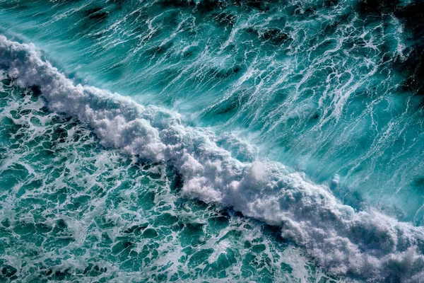 Vista Aérea Para Ferver Ondas Com Espuma Ondas Mar Encontram — Fotografia de Stock