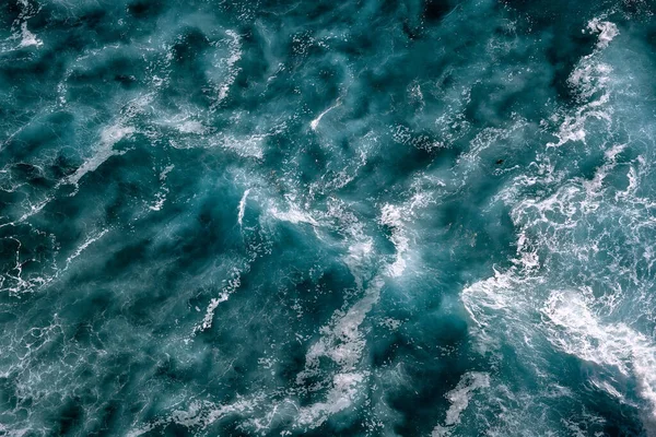 Vista Aérea Para Ferver Ondas Com Espuma Ondas Mar Encontram — Fotografia de Stock