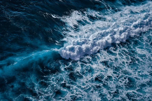 Вид Воздуха Бурлящие Волны Пеной Морские Волны Встречаются Друг Другом Лицензионные Стоковые Фото